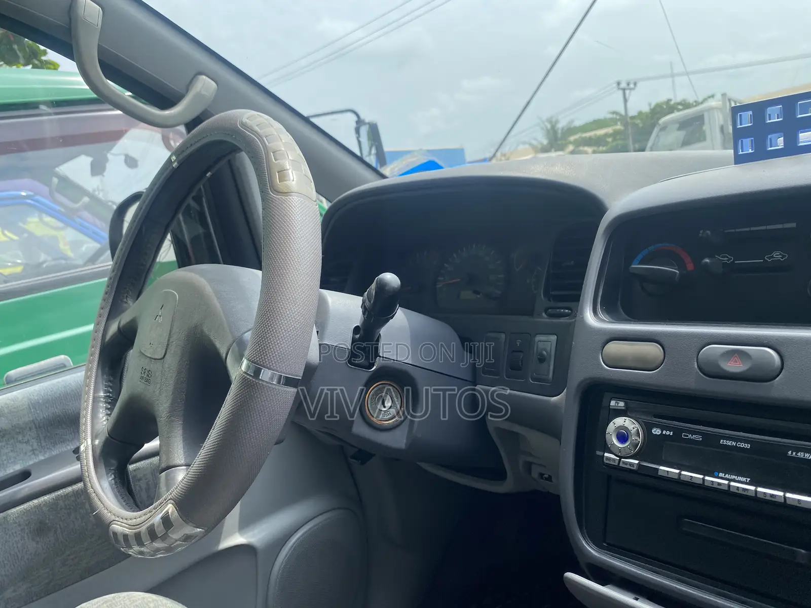 Mitsubishi L300 2000 Blue