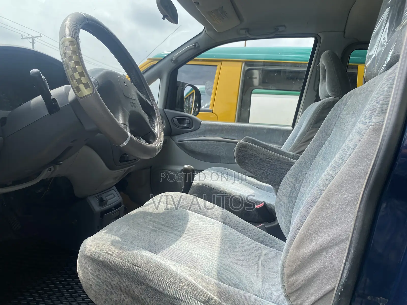 Mitsubishi L300 2000 Blue