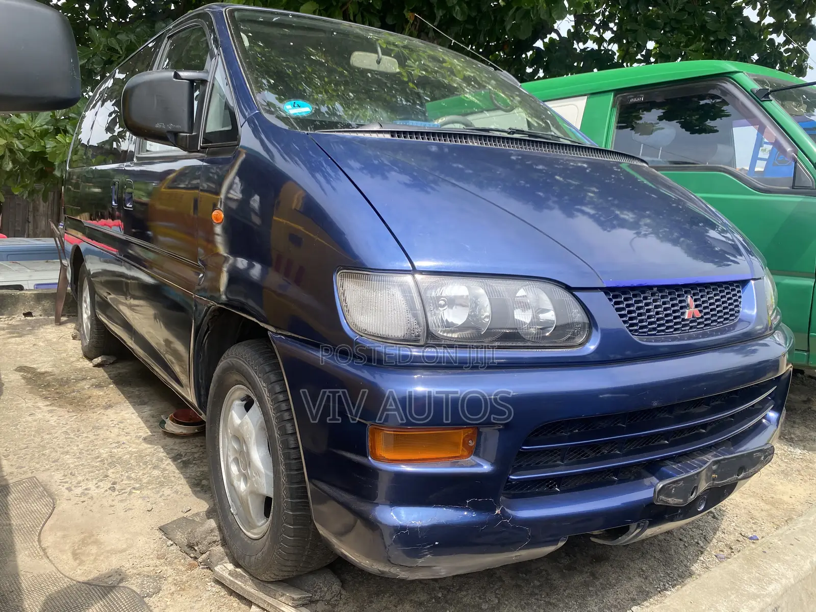 Mitsubishi L300 2000 Blue