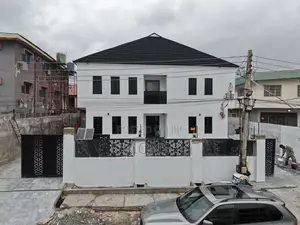 3bdrm Apartment in Aguda / Surulere for sale