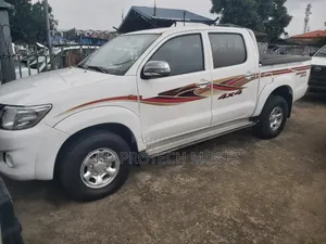 Toyota Hilux SR5 4x4 2013 White