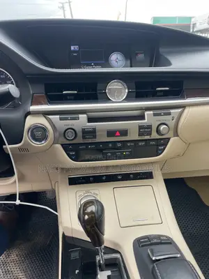 Lexus ES 350 FWD 2013 White