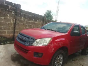 Isuzu D-MAX 2014 Red
