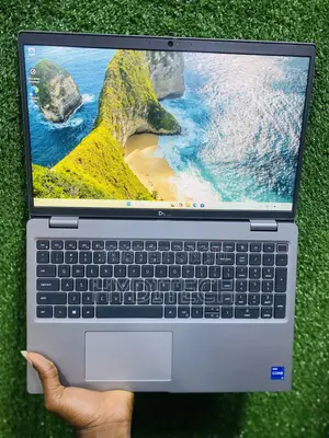 Laptop Dell Precision 3561 16GB Intel Core i7 SSD 512GB