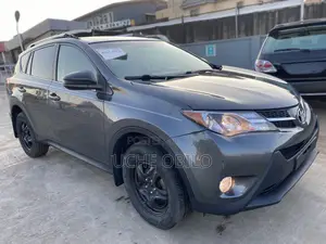 Toyota RAV4 LE 4dr SUV AWD (2.5L 4cyl 6A) 2015