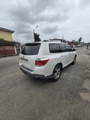 Toyota Highlander Limited 2011 Off white