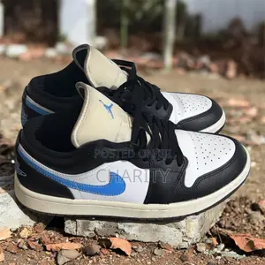 Authentic Nike Air Jordan 1 Low Black/University Blue EU 39