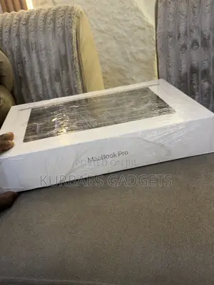 New Laptop Apple MacBook Pro 2025 M5 16GB Apple M5 Pro SSD 1T