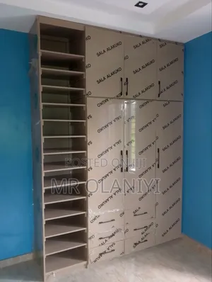 In-Built Wardrobe With Shoe Racks