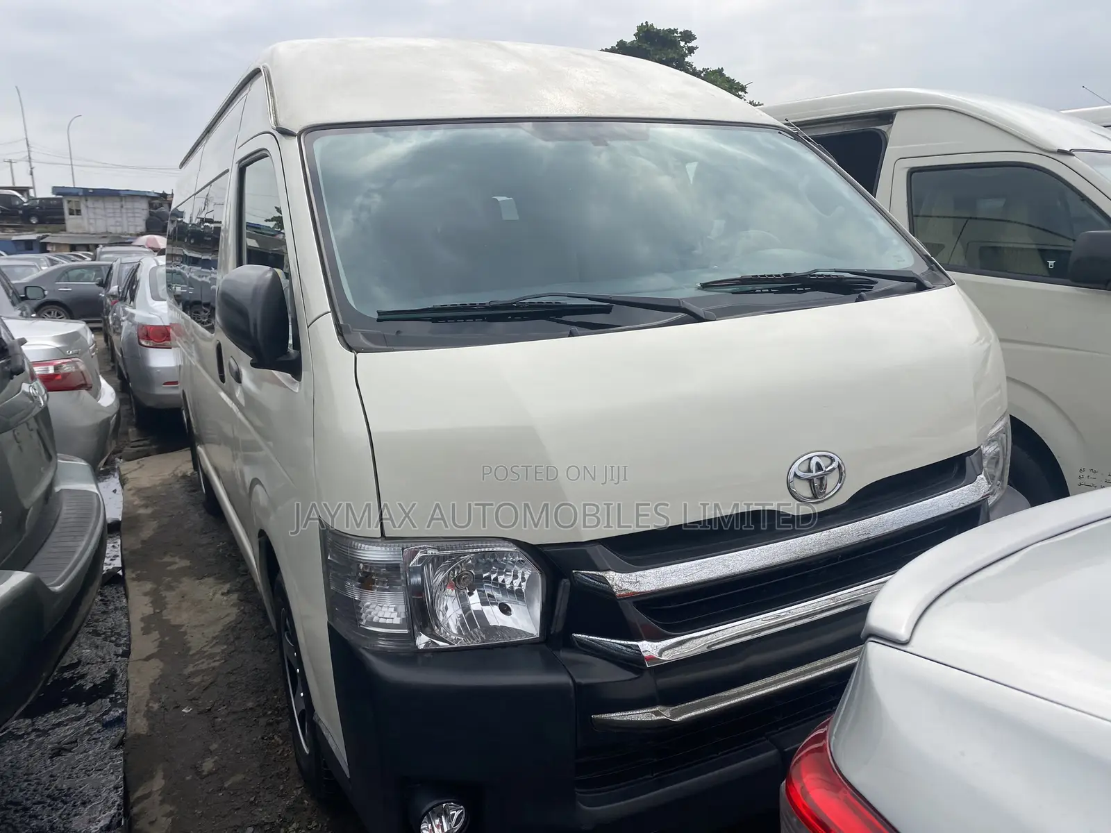 Toyota HiAce 2017 White