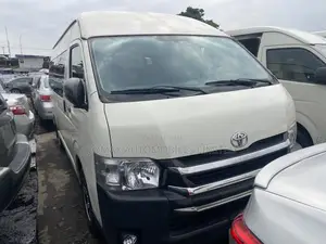 Toyota HiAce 2017 White