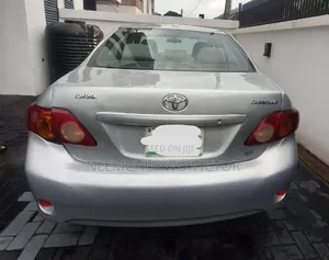 Toyota Corolla 2010 Silver