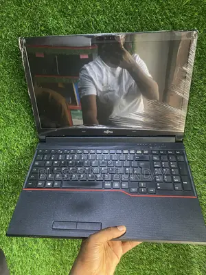 Laptop Fujitsu Lifebook A5511 8GB Intel Core i7 SSD 128GB