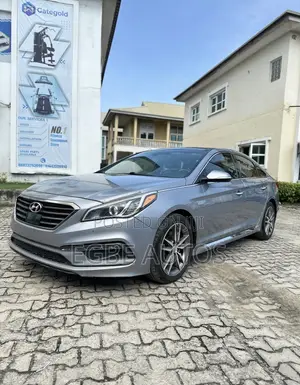Hyundai Sonata Sport 2.0T 4dr Sedan (2.0L 4cyl Turbo 6A) 2015 Gray