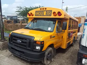 Ford E450 2010 Yellow