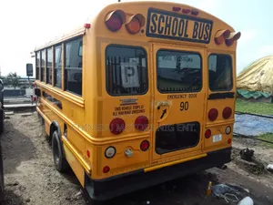Ford E450 2010 Yellow