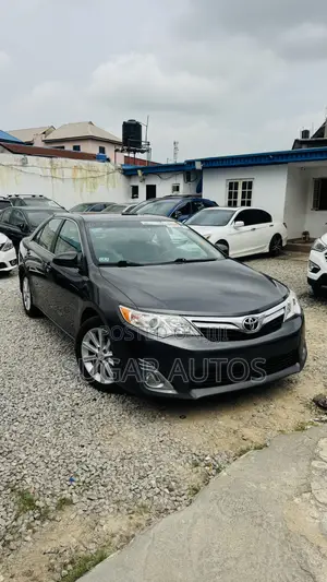 Toyota Camry XLE 4dr Sedan (2.5L 4cyl 6A) 2013 Gray