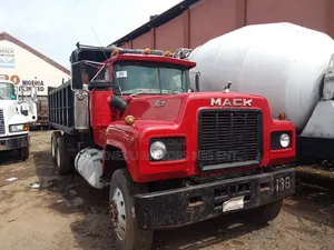 Mack R Model Dump Truck 25 Tons