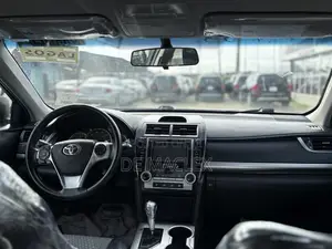 Toyota Camry SE 4dr Sedan (2.5L 4cyl 6A) 2014 White
