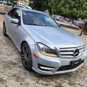Mercedes-Benz C250 2013 Blue