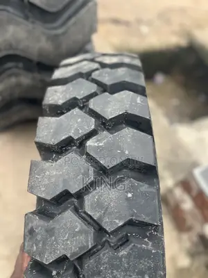 10-00r20 Industrial Tyre – Brand New