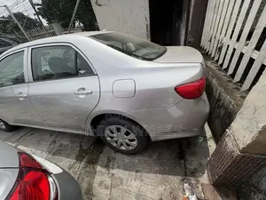 Toyota Corolla 2010 Silver