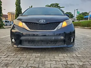 Toyota Sienna SE 8 Passenger 2011 Black