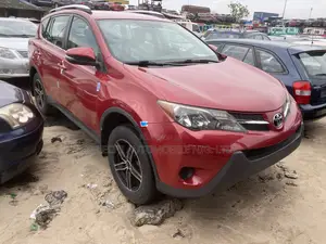 Toyota RAV4 LE 4dr SUV AWD (2.5L 4cyl 6A) 2015 Red