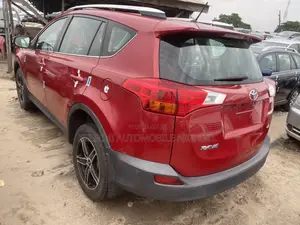 Toyota RAV4 LE 4dr SUV AWD (2.5L 4cyl 6A) 2015 Red