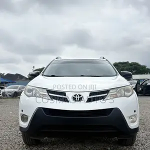 Toyota RAV4 LE FWD (2.5L 4cyl 6A) 2013 White