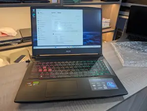 Laptop MSI Katana 15 16GB AMD Ryzen 9 SSD 1T