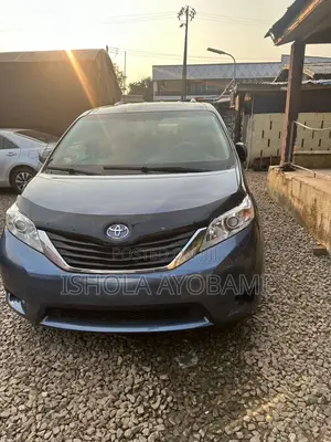 Toyota Sienna 2013 Blue
