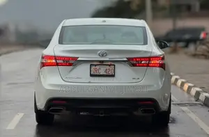 Toyota Avalon XLE Sedar FWD (3.5L 6cyl 6A) 2013 White