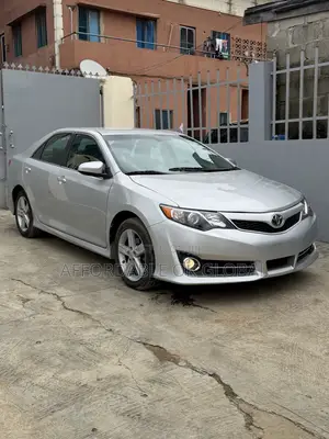 Toyota Camry SE 4dr Sedan (2.5L 4cyl 6A) 2013 Silver