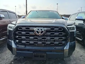 Toyota Tundra 2022 Black