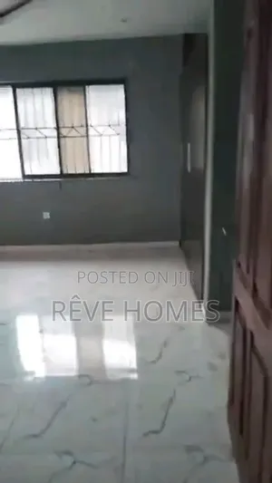 3bdrm Block of Flats in Soluyi for rent