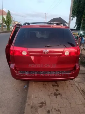 Toyota Sienna 2007 Red