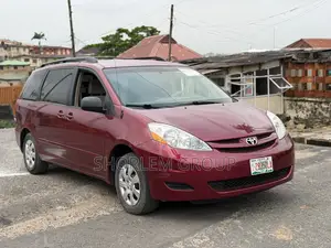 Toyota Sienna 2005 Red