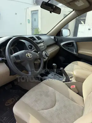 Toyota RAV4 2.5 2011 Red