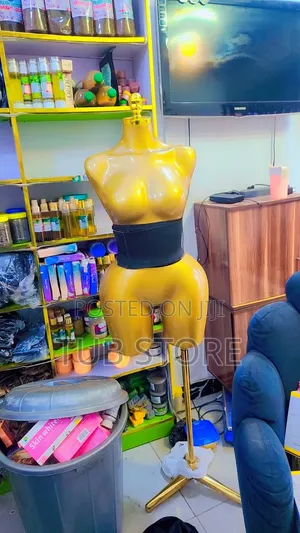 BBL Gold Mannequin