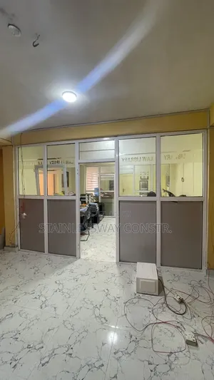 Office Glass Partition With Top Glass and Down Board