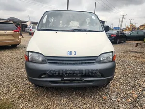 Toyota HiAce 2005 White