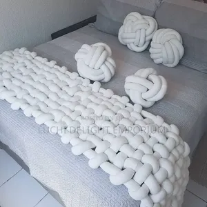 Luxury Chunky Knit Bed Runner With Knot Throw Pillows–Elegant Cozy