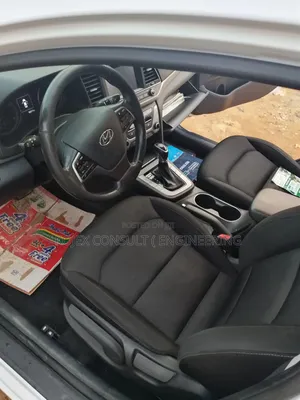 Hyundai Elantra 2019 White