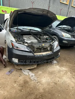 Headlight Es350 Three Torch Available as Seen
