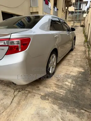 Toyota Camry SE 4dr Sedan (2.5L 4cyl 6A) 2014 Silver