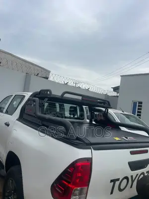 Toyota Hilux Rolling Cover With Rogued Spoiler