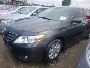 Toyota Camry LE 4dr Sedan (2.5L 4cyl 6A) 2011 Gray