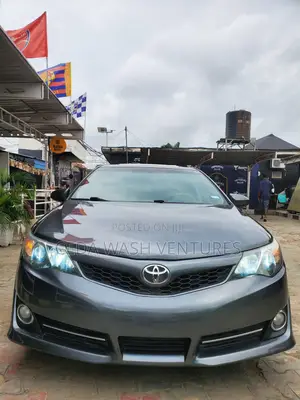 Toyota Camry SE 4dr Sedan (2.5L 4cyl 6A) 2012 Gray