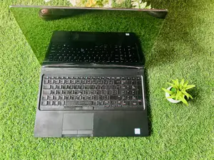 Laptop Dell Precision 15 3520 8GB Intel Core i5 SSD 256GB